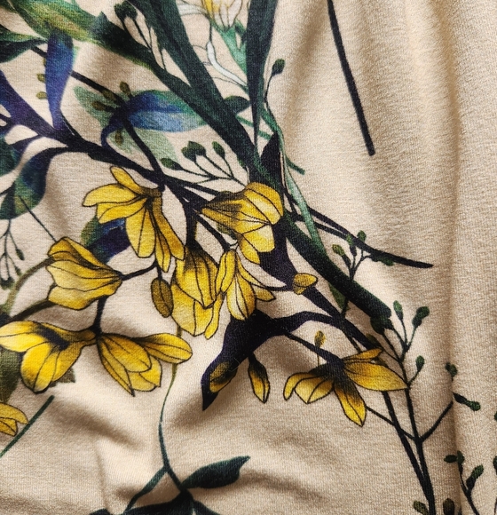 Chico's Floral Top Size 3 XL Honeycomb Pleated Short Sleeve Stretch Rayon Spring - Picture 6 of 9